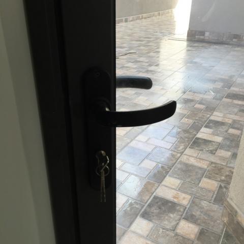 דלתות אלומיניום