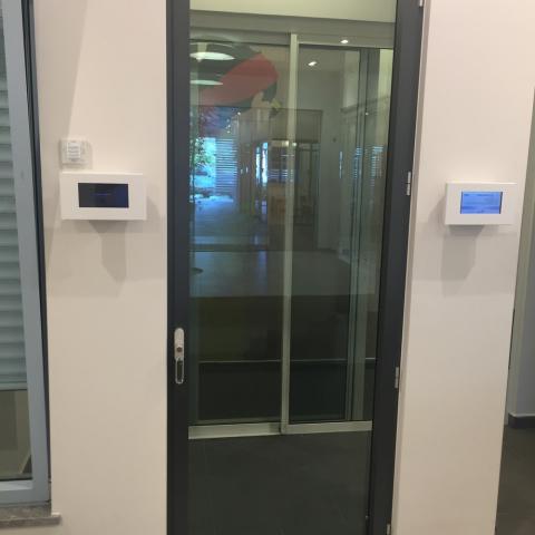 דלתות אלומיניום