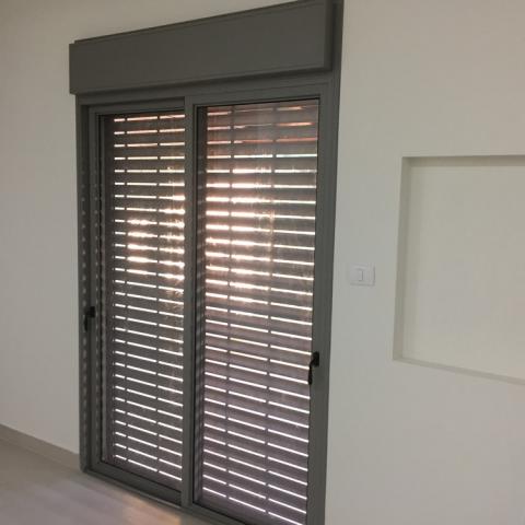 דלתות אלומיניום