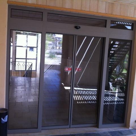 דלתות אלומיניום