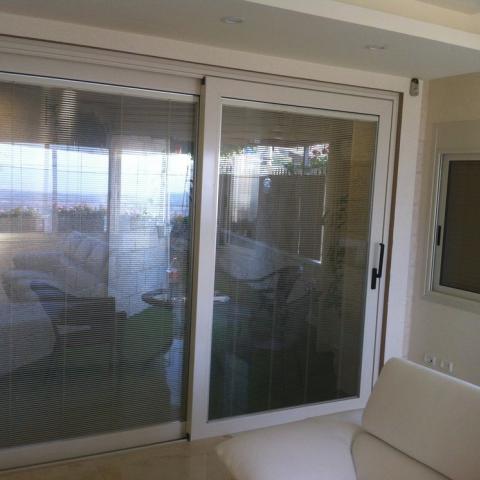 דלתות אלומיניום