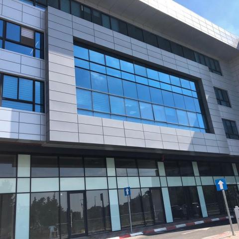 דלתות אלומיניום